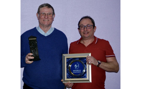 Remise de récompense à Patrice le jour du repas de la Saint Sébastien 